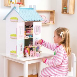 Dječja drvena kućica za lutke