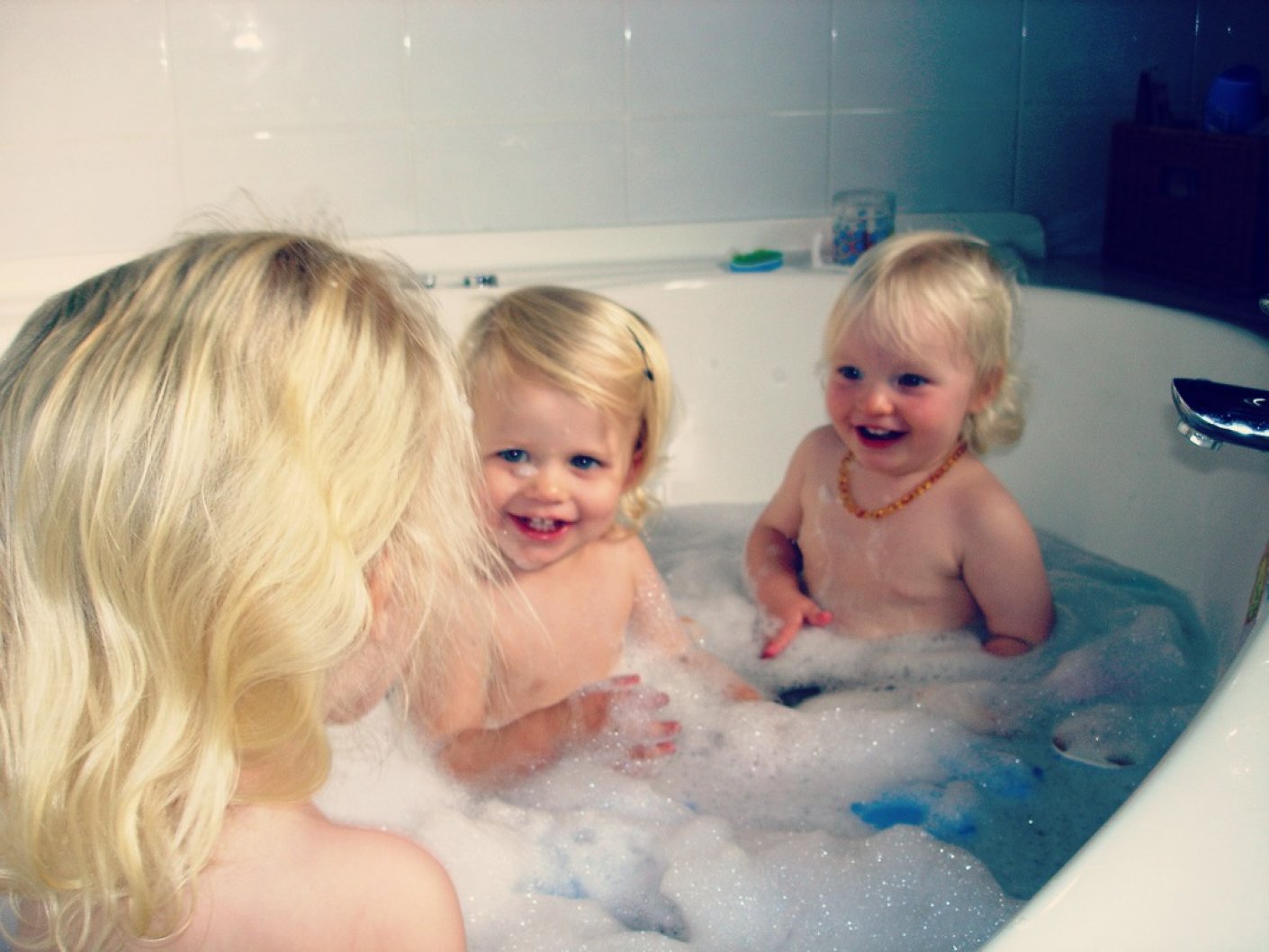 Mnoga djeca uživaju u kupanju no uz igračke ono je uvijek zabavnije